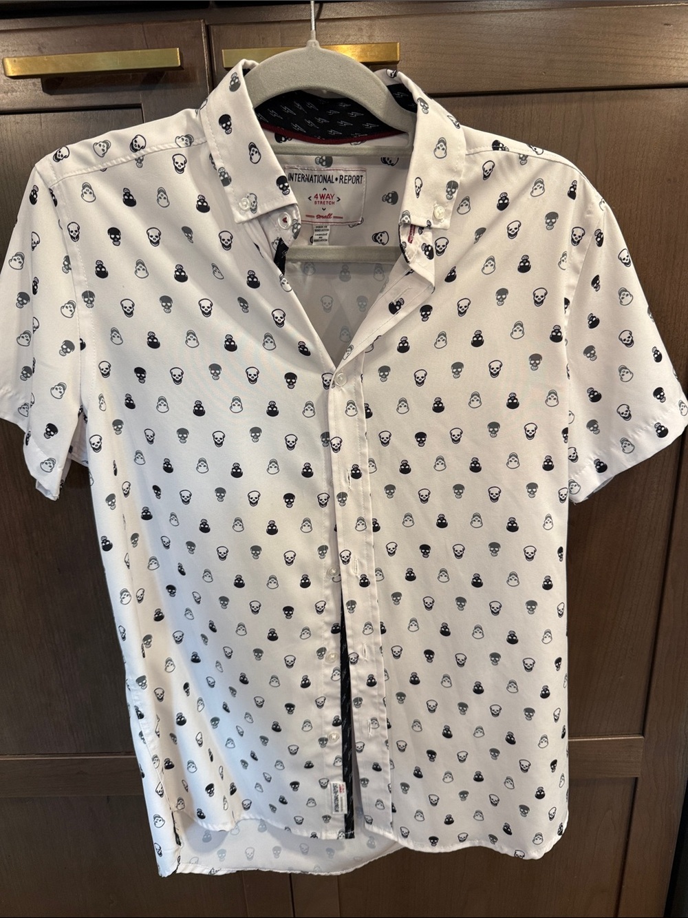 4-Way International Report White Short-Sleeve Skull Print Button-Down Shirt